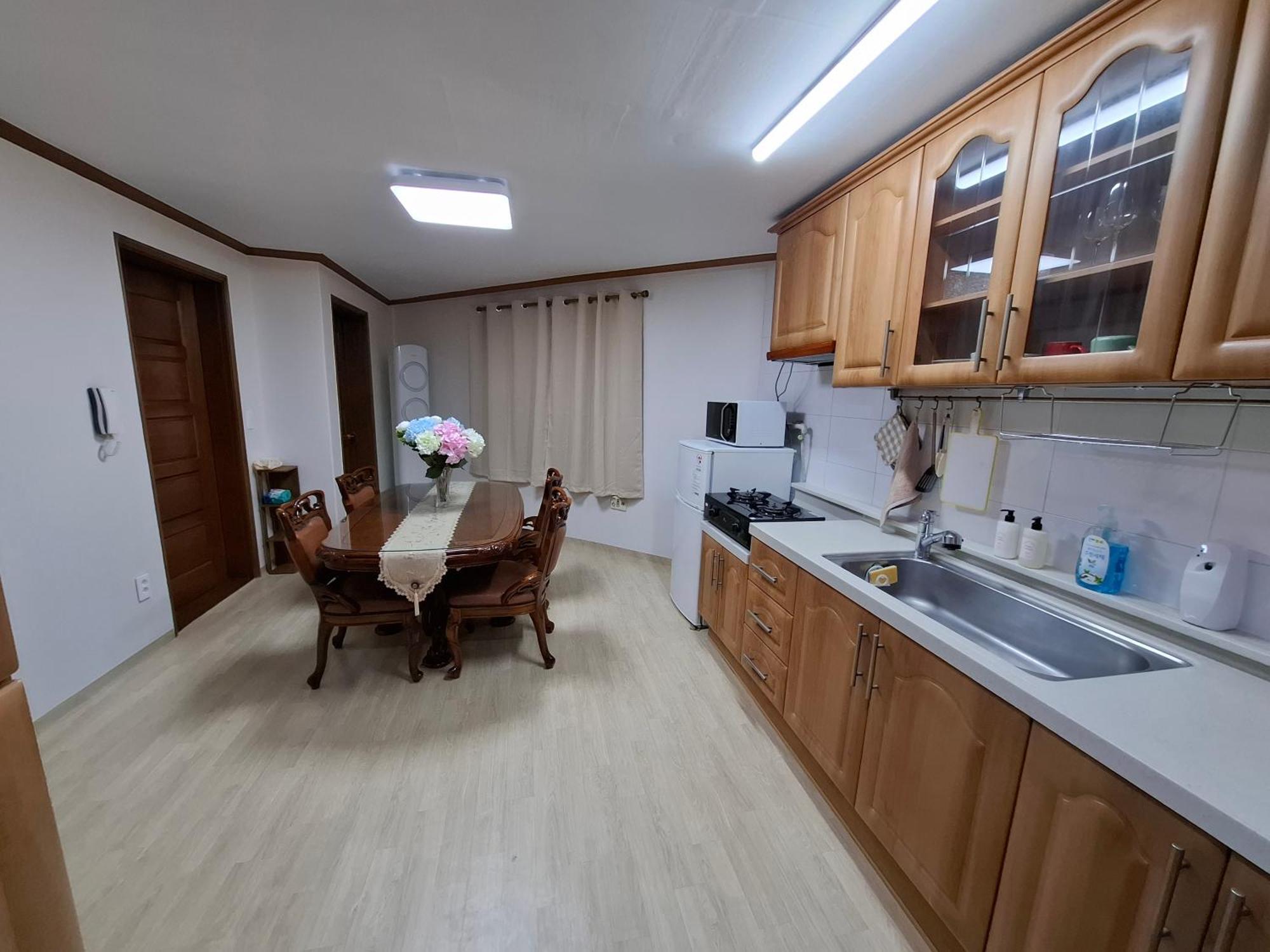 In Exciting Itaewon #15 Apartment *